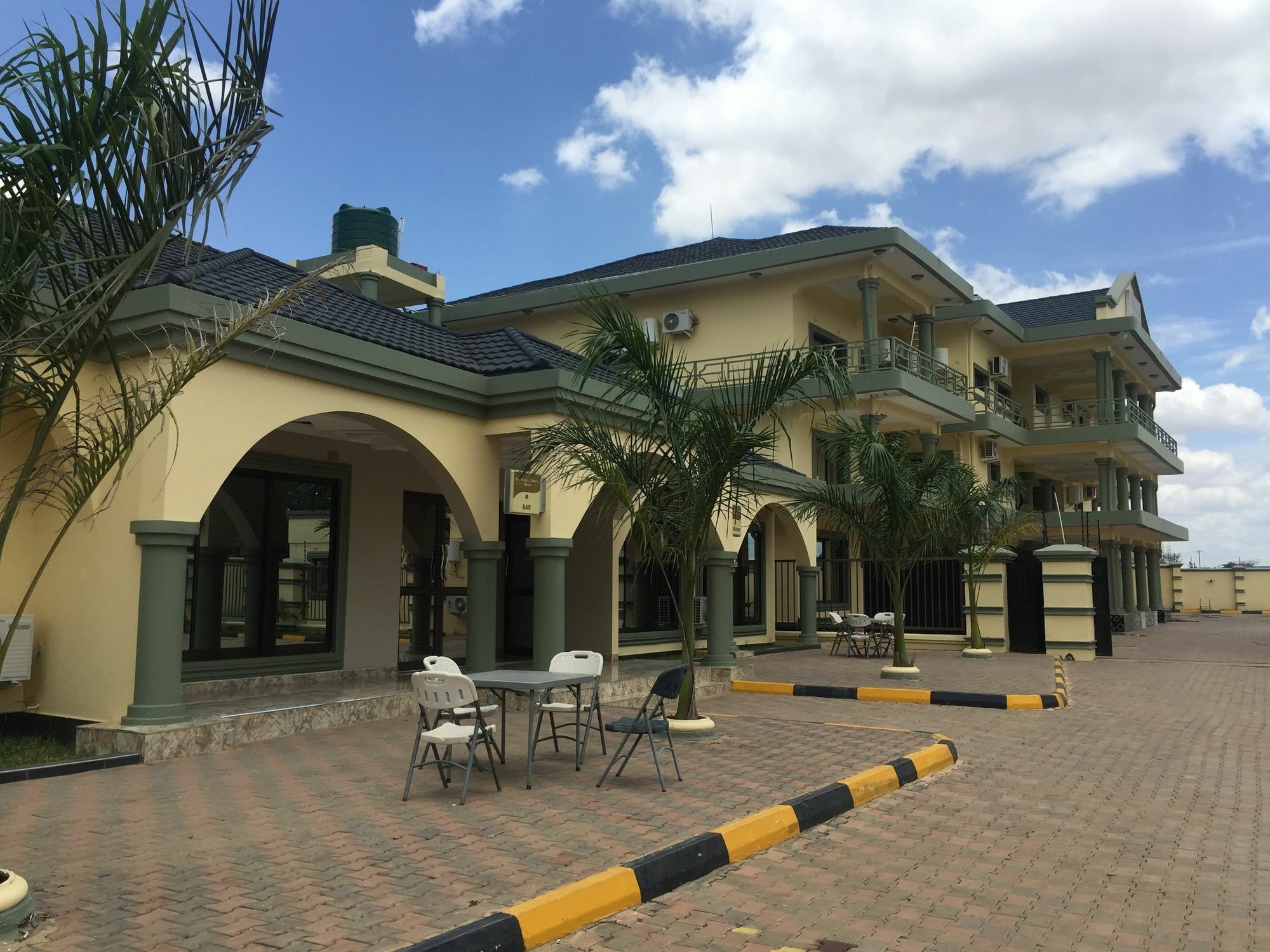 The Prince Charles Hotel Lusaka Bagian luar foto