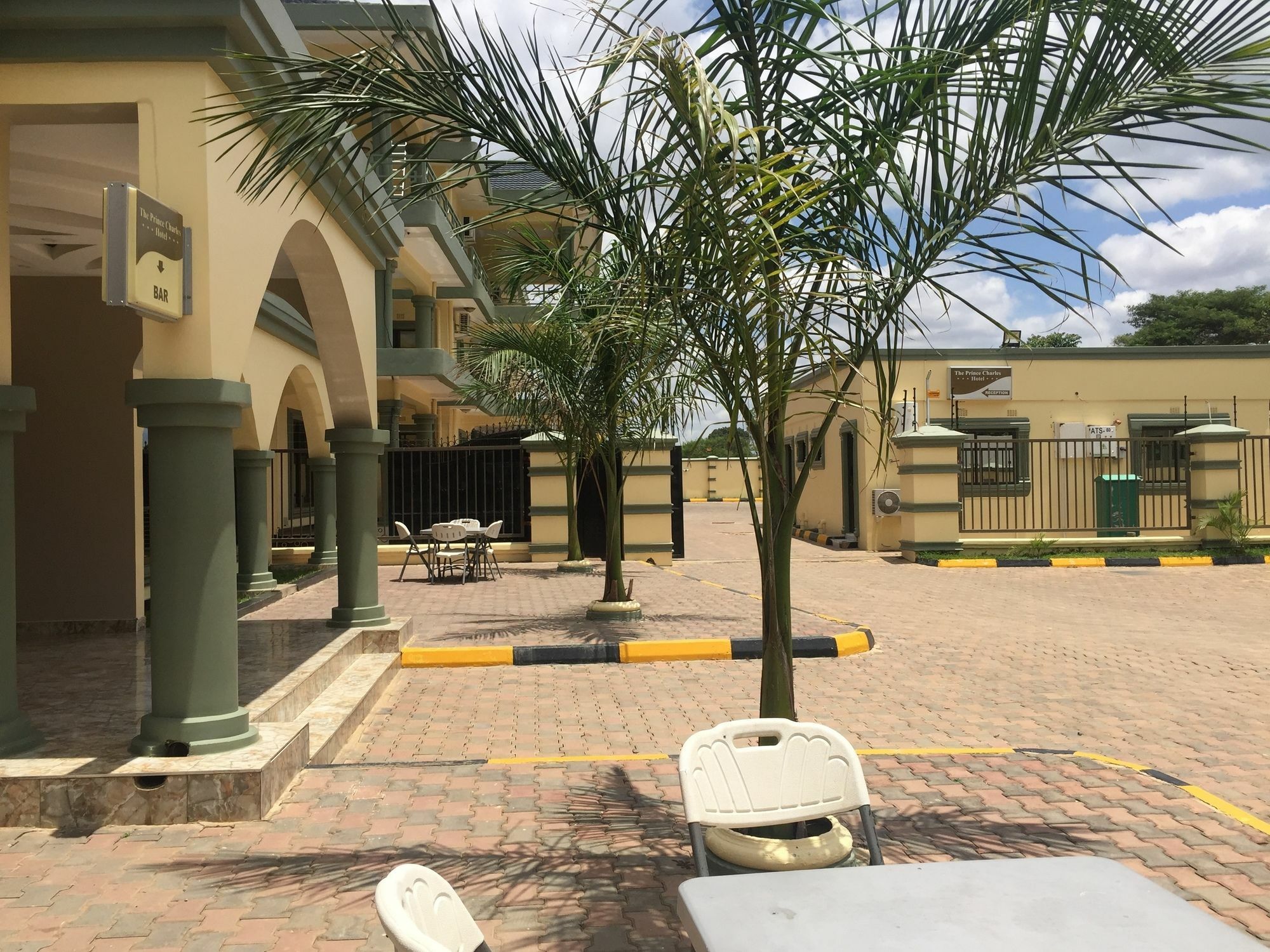 The Prince Charles Hotel Lusaka Bagian luar foto